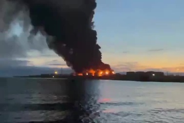 Kho dầu của Nga ở Crimea bốc cháy dữ dội