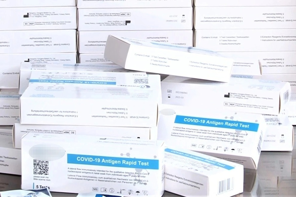 Thu giữ 1.000 que test nhanh Covid-19 lậu từ Hà Nội về Ninh Bình - 2 Thu giữ 1.000 que test nhanh Covid-19 lậu từ Hà Nội về Ninh Bình - 2