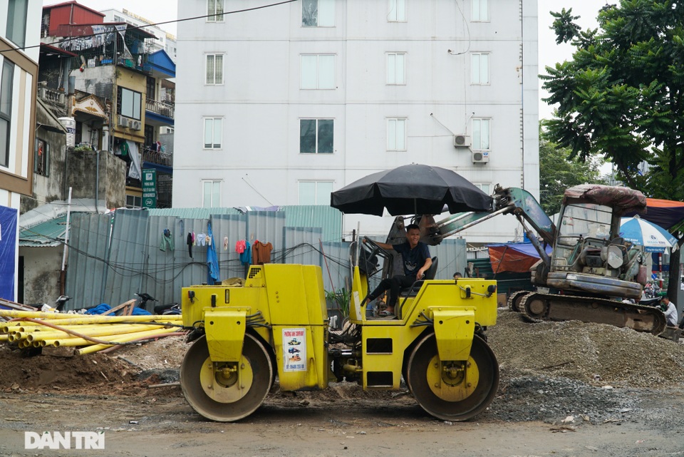 Hà Nội: Hơn 400 mét đường ì ạch thi công gần 3 năm chưa xong - 8 Hà Nội: Hơn 400 mét đường ì ạch thi công gần 3 năm chưa xong - 8