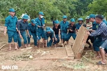 Lũ lụt tàn phá bản làng, huyện nghèo cầu cứu