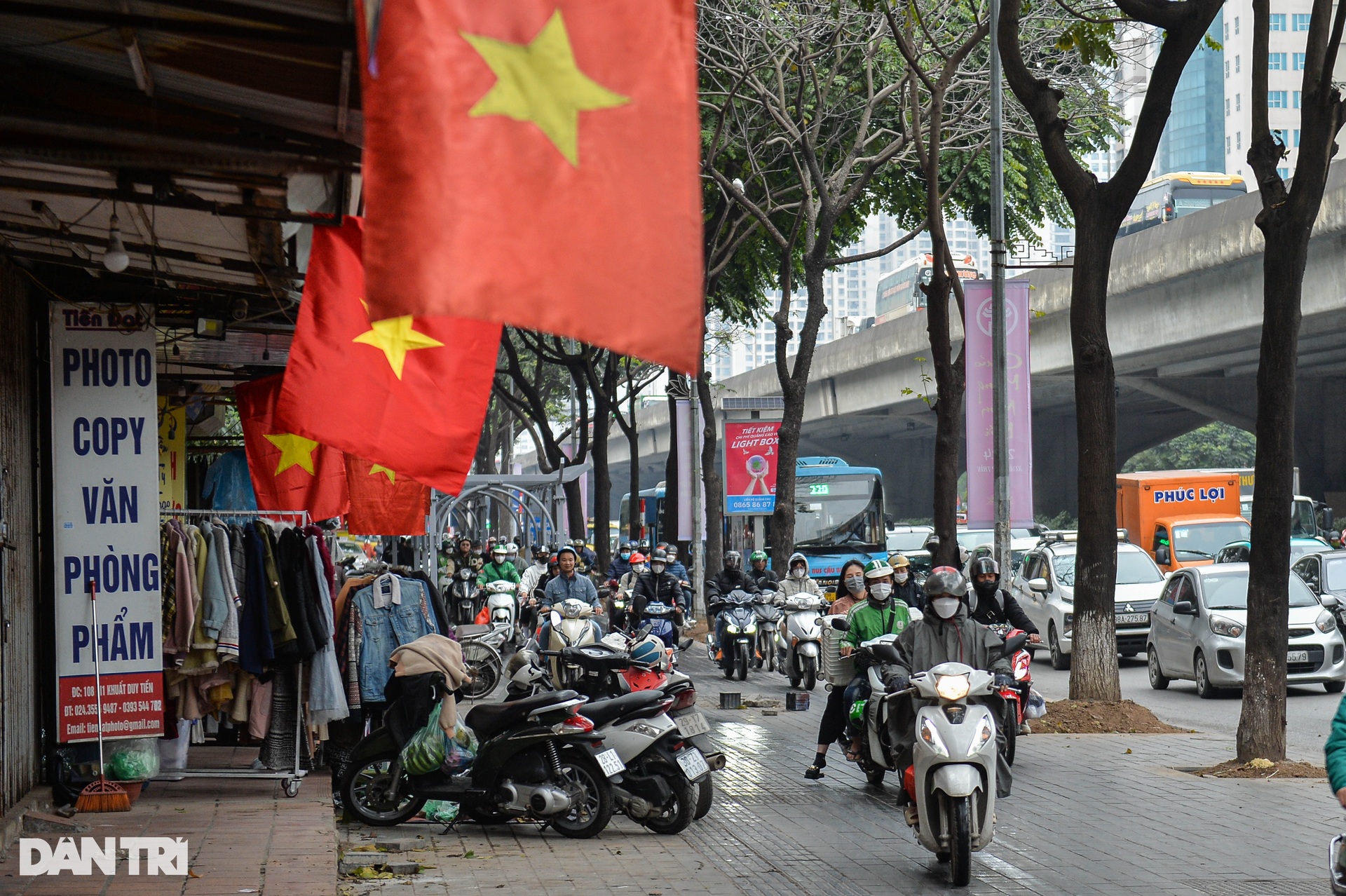 Người dân ùn ùn về quê ăn Tết, đường Vành đai 3 trên cao tắc hơn 3km - 5 Người dân ùn ùn về quê ăn Tết, đường Vành đai 3 trên cao tắc hơn 3km - 5