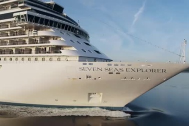 Siêu du thuyền khổng lồ vừa cập cảng ở Nha Trang sang trọng cỡ nào?