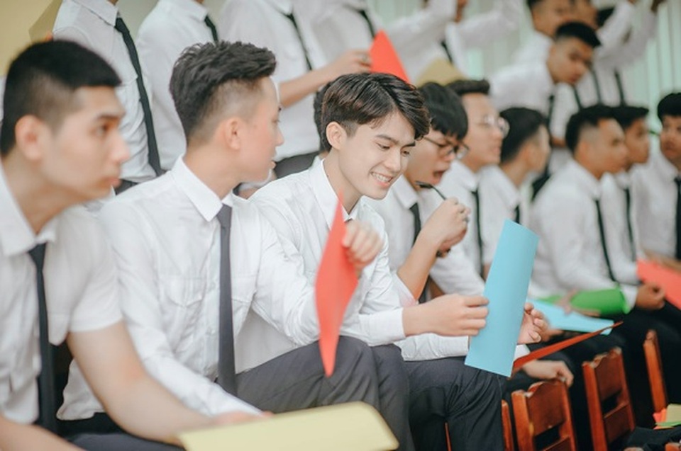 Hot boy Học viện Tòa án điển trai trong ảnh kỷ yếu chia tay giảng đường - 10 Hot boy Học viện Tòa án điển trai trong ảnh kỷ yếu chia tay giảng đường - 10