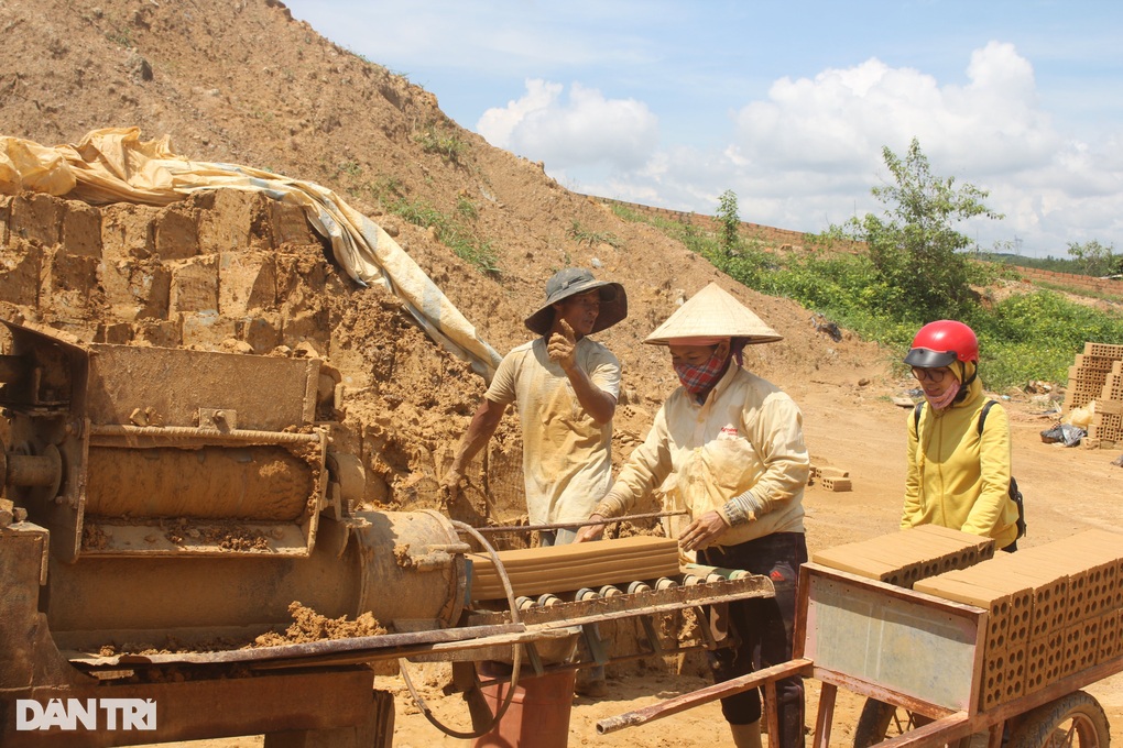 Xóa sổ lò gạch thủ công, người lao động loay hoay chuyển nghề - 3 Xóa sổ lò gạch thủ công, người lao động loay hoay chuyển nghề - 3