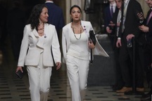 Nữ nghị sĩ trẻ nhất nước Mỹ gây tiếng vang chỉ sau 1 tháng nhậm chức