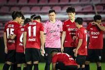 Muangthong United có động thái cứng rắn, yêu cầu Văn Lâm phải xin lỗi