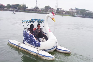 Đầu xuân, đạp vịt… lấy "hên"