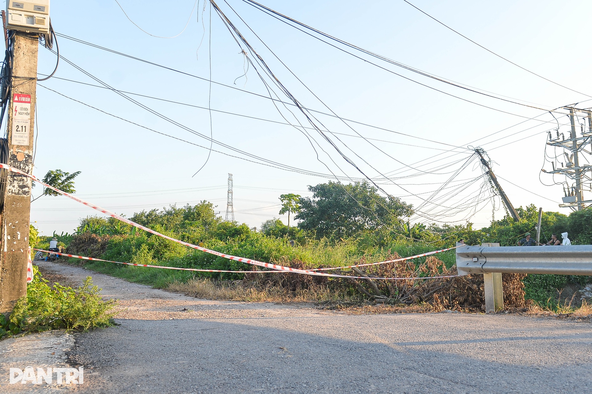 Cận cảnh hiện trường phát hiện thi thể cháu bé 21 tháng tuổi bị sát hại - 5 Cận cảnh hiện trường phát hiện thi thể cháu bé 21 tháng tuổi bị sát hại - 5