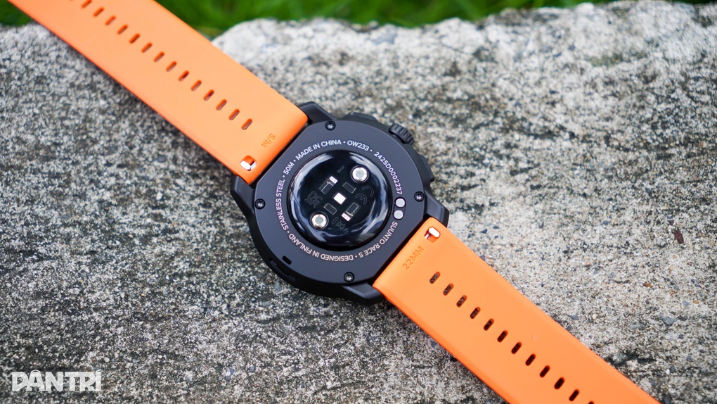 Cận cảnh Suunto Race S: Thiết kế nhỏ gọn, tích hợp bản đồ ngoại tuyến - 9 Cận cảnh Suunto Race S: Thiết kế nhỏ gọn, tích hợp bản đồ ngoại tuyến - 9