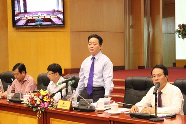 Bãi rác ở Hà Nam khiến Hà Nội ngộp thở: Xem xét đình chỉ doanh nghiệp chôn rác