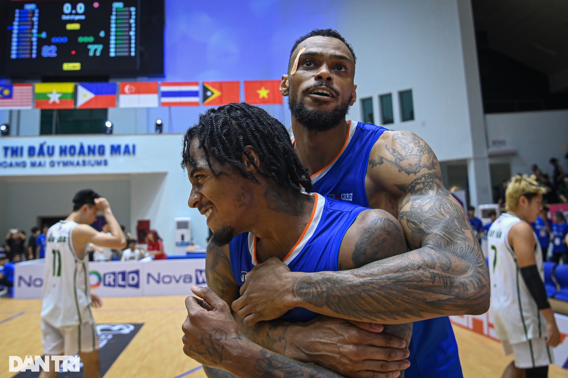 Mãn nhãn với những pha úp rổ đẳng cấp NBA của ngoại binh Hanoi Buffaloes - 16 Mãn nhãn với những pha úp rổ đẳng cấp NBA của ngoại binh Hanoi Buffaloes - 16