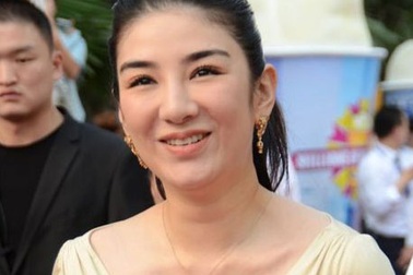 “Tiểu Yến Tử” Huỳnh Dịch bị chồng chỉ trích sau scandal ngoại tình
