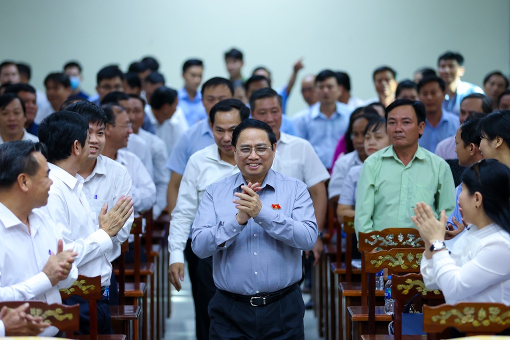 Thủ tướng: Quyết liệt khắc phục việc thiếu thuốc, vật tư y tế - 4 Thủ tướng: Quyết liệt khắc phục việc thiếu thuốc, vật tư y tế - 4