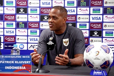 HLV Kluivert tuyên bố đanh thép khi tuyển Indonesia quyết đấu Australia