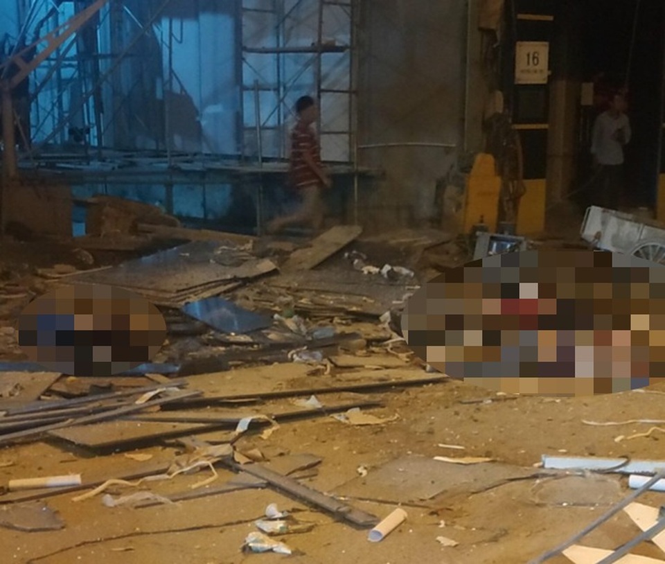 Hà Nội: Sập giàn giáo trên phố Nguyễn Công Trứ, 4 người thương vong - 1 Hà Nội: Sập giàn giáo trên phố Nguyễn Công Trứ, 4 người thương vong - 1
