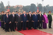 Lãnh đạo Đảng, Nhà nước đặt vòng hoa vào Lăng viếng Chủ tịch Hồ Chí Minh