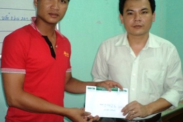 Những món quà đầu tiên đến với bé Uyên 