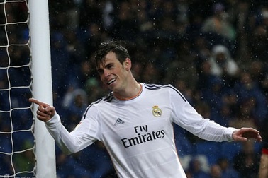 Siêu phẩm solo từ sân nhà của Gareth Bale