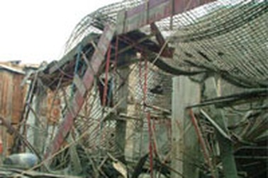 TPHCM: Sập sàn bê tông, 3 người chết