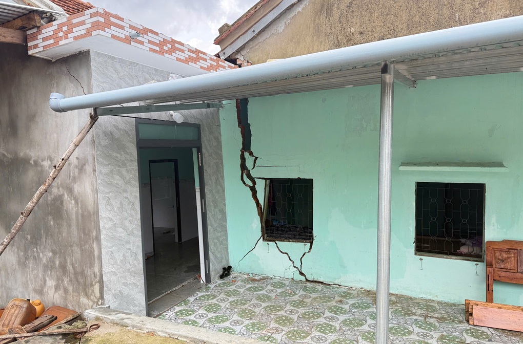 116 người dân Đắk Lắk phải sơ tán khẩn do nhà nứt, sụt lún - 1