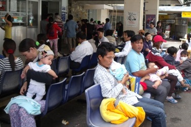 “Cảnh giác” với bệnh sốt xuất huyết, tay chân miệng