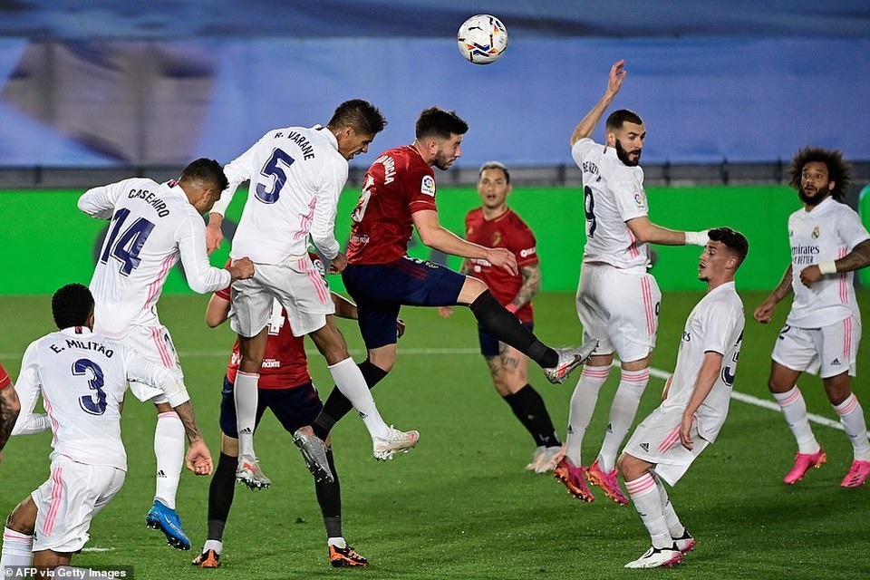 Đánh bại Osasuna, Real Madrid bám đuổi quyết liệt Atletico - 4