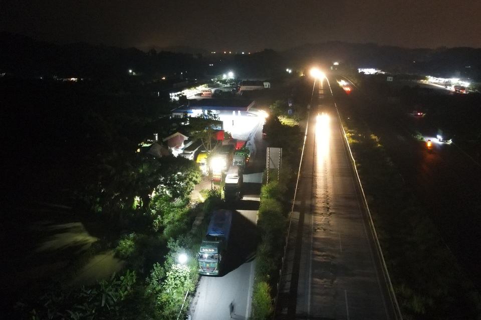 Chuyện lạ trên cao tốc Hà Nội - Lào Cai - 1 Chuyện lạ trên cao tốc Hà Nội - Lào Cai - 1