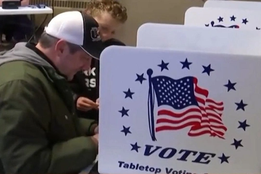 Bầu cử giữa kỳ Mỹ: Không có "làn sóng đỏ" cho đảng Cộng hòa, phe Dân chủ lạc quan