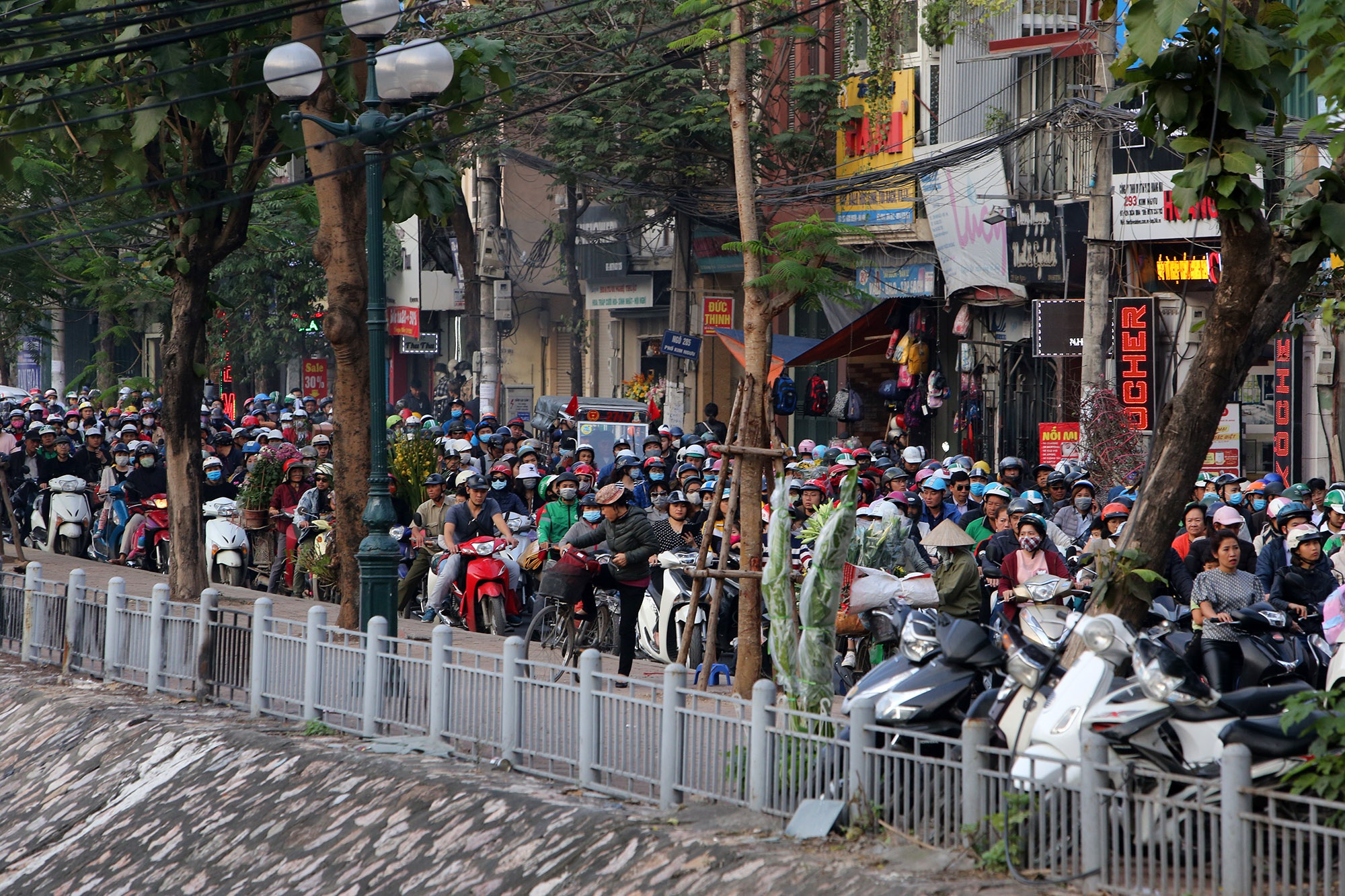 Hà Nội: Đường phố giáp Tết kẹt cứng - 1 Hà Nội: Đường phố giáp Tết kẹt cứng - 1