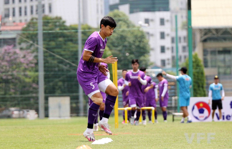 Chưa hết cay cú, báo chí Indonesia gọi Đoàn Văn Hậu là nỗi khiếp sợ - 1