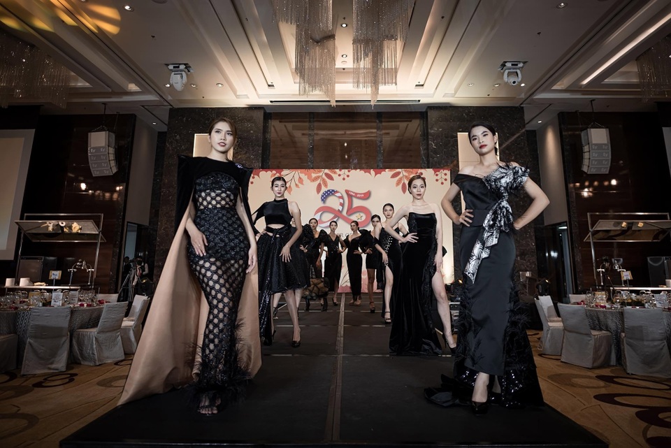 Thùy Dương làm vedette trong show do Minh Tiệp làm đạo diễn - 8 Thùy Dương làm vedette trong show do Minh Tiệp làm đạo diễn - 8