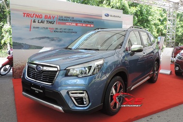 Khách Việt thờ ơ với giá ô tô giảm mạnh