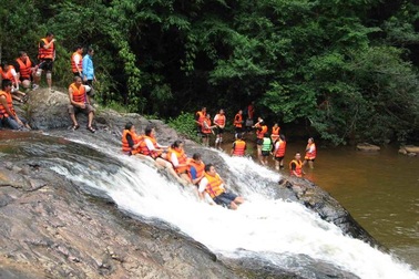Ba du khách Anh tử nạn do không tuân thủ quy tắc trượt nước?