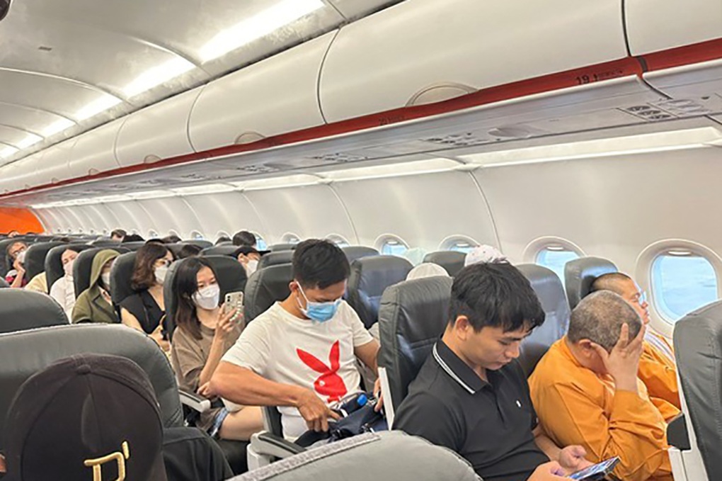 Nhiều chuyến bay từ Tân Sơn Nhất bị chậm khi bước vào mùa mưa - 1 Nhiều chuyến bay từ Tân Sơn Nhất bị chậm khi bước vào mùa mưa - 1