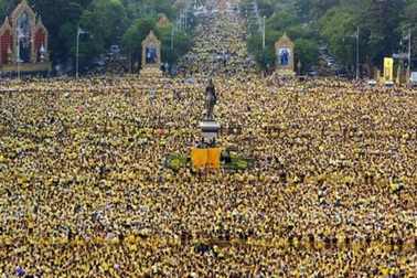 Thái Lan tưng bừng mừng sinh nhật Quốc vương