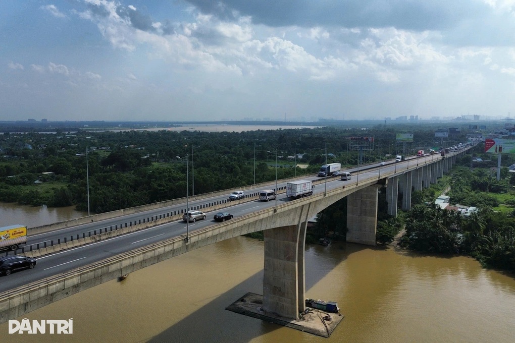 Cao tốc TPHCM thông thoáng sau 10 ngày sửa khe co giãn trên cầu Long Thành - 1