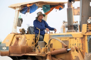 Công nhân "xuyên lễ" thi công các công trình trọng điểm quốc gia