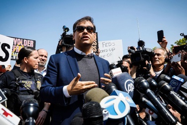 Hạ nghị sĩ Mỹ ra tòa với 13 cáo buộc hình sự