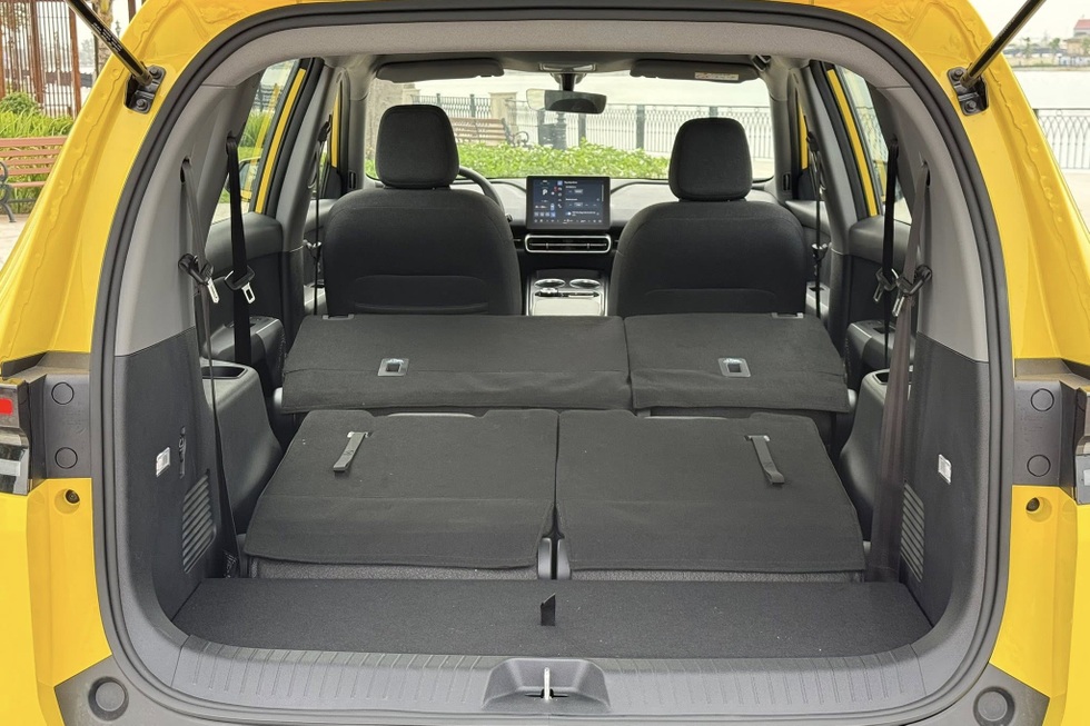 Soi VinFast Limo Green: Nội thất rộng rãi, thực dụng cho xe dịch vụ - 7 Soi VinFast Limo Green: Nội thất rộng rãi, thực dụng cho xe dịch vụ - 7