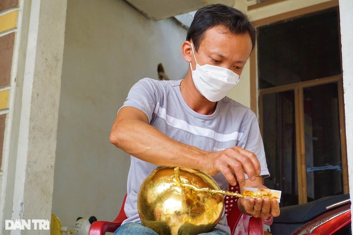 Dừa dát vàng 24k in hình linh vật hổ, hàng độc chơi Tết, đại gia săn lùng - 3 Dừa dát vàng 24k in hình linh vật hổ, hàng độc chơi Tết, đại gia săn lùng - 3