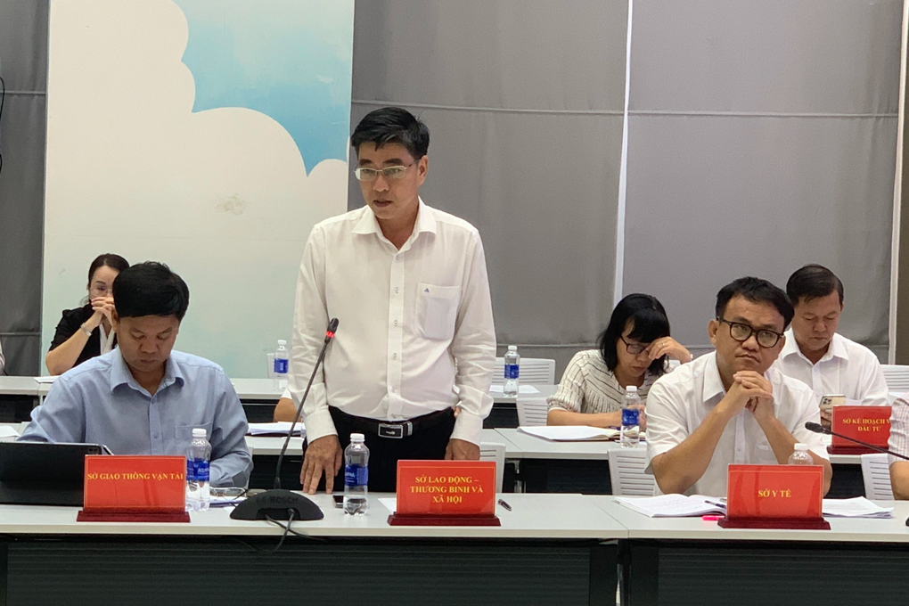 Quá tải giải quyết thủ tục cấp phép làm việc cho lao động nước ngoài - 1 Quá tải giải quyết thủ tục cấp phép làm việc cho lao động nước ngoài - 1