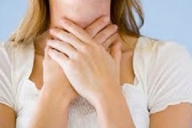 Lý do khiến bạn bị đau họng vào buổi sáng