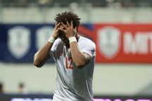 Xuân Son nói điều bất ngờ khi bị tước siêu phẩm vào lưới Singapore