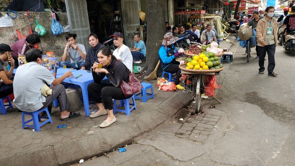 Phận đời mưu sinh nơi cổng bệnh viện - 4 Phận đời mưu sinh nơi cổng bệnh viện - 4