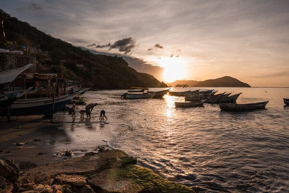 Châu báu bí ẩn liên tục dạt vào bờ biển, người dân đổ xô săn lùng kho báu - 3 Châu báu bí ẩn liên tục dạt vào bờ biển, người dân đổ xô săn lùng kho báu - 3