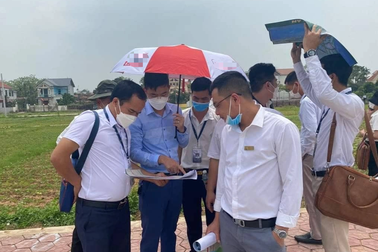 Thị trường nhà đất biến động, xuất hiện nhóm "nhà đầu tư sói" chờ bắt đáy