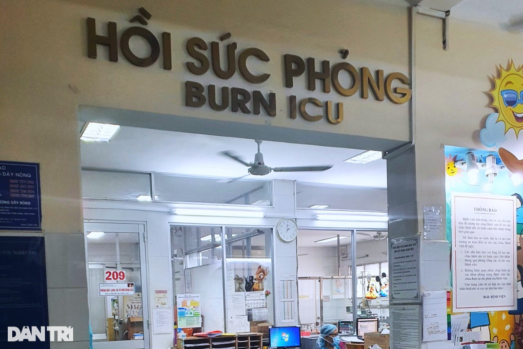 Bác sĩ bất lực nhìn bé trai 5 tuổi bỏng lửa cồn 93% tử vong - 2 Bác sĩ bất lực nhìn bé trai 5 tuổi bỏng lửa cồn 93% tử vong - 2