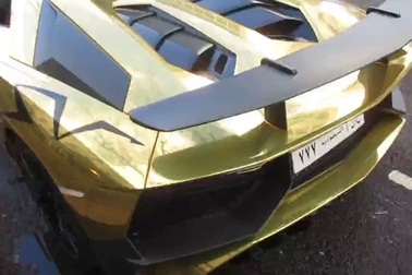 Lóng lánh siêu xe mạ vàng