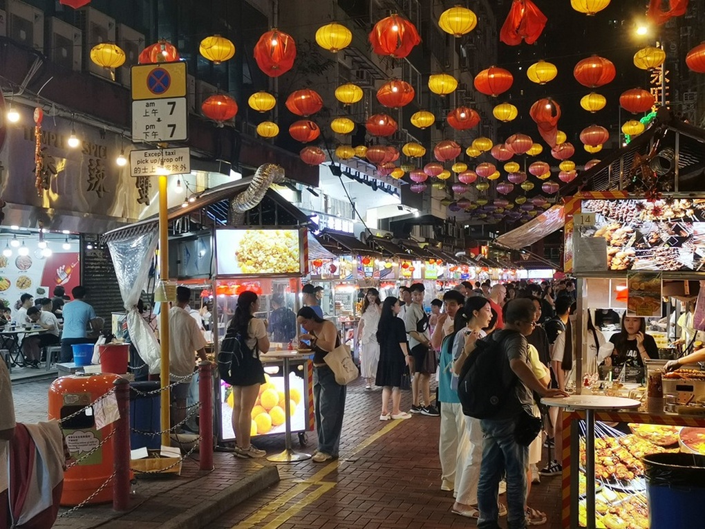 Những lao động cuối cùng bám trụ nghề bán hàng rong - 2 Những lao động cuối cùng bám trụ nghề bán hàng rong - 2