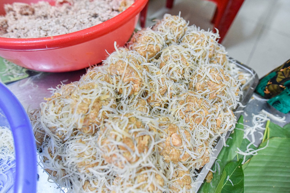 Gia đình 3 thập kỉ làm nem nắm: Băm thái từ 3h đêm, hết 500 - 700 gói/ngày - 14 Gia đình 3 thập kỉ làm nem nắm: Băm thái từ 3h đêm, hết 500 - 700 gói/ngày - 14